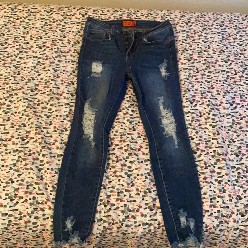 Ripped blue jeans size 7